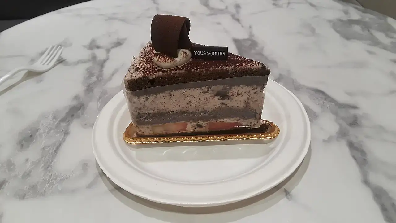 Chocolate mousse cake